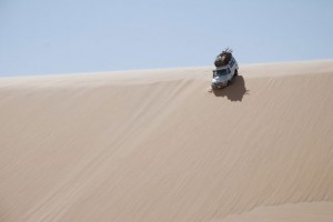 Atravesando las grandes dunas del Gran_Mar de Arena