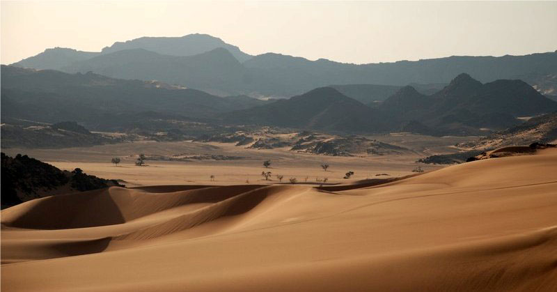 Gebel Uweinat, un plutón granítico en medio del desierto