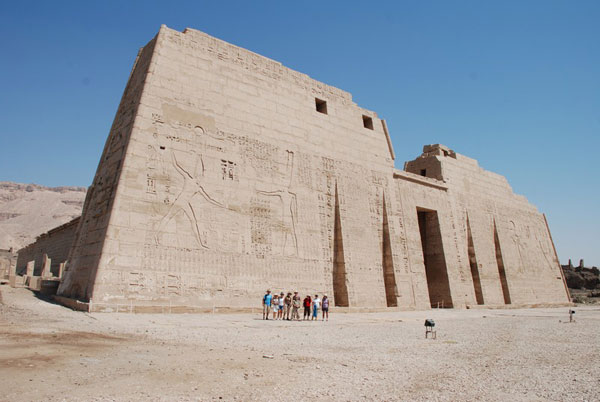 Pilono del templo de-Ramsés III en Medinet Habu