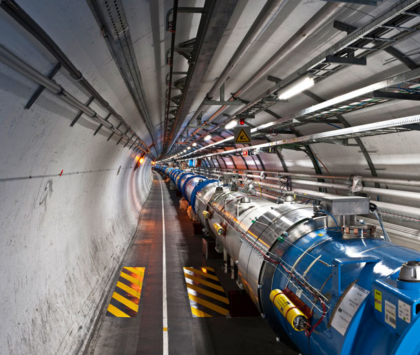 Interior del tunel LHC del CERN. Foto: Maximilien Brice - © 2009 CERN