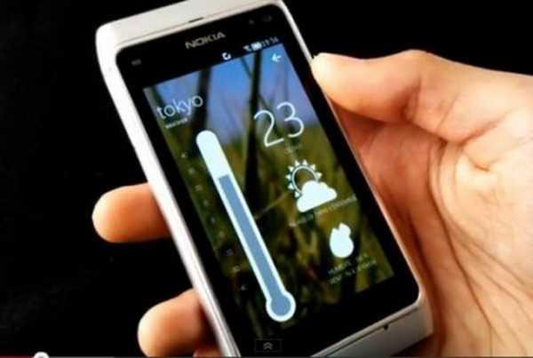 Teléfono móvil mostrando una aplicación meteorológica.